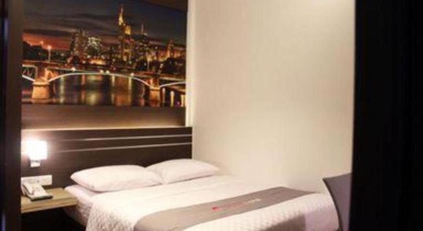 Neotel Hotel City Centre Tanjung Redep Exterior photo